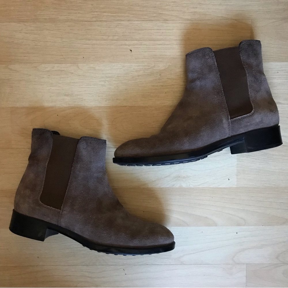 Tod’s Made in Italy Suede Leather Chelsea Ankle Boot Booties Taupe EU 35 / US 5